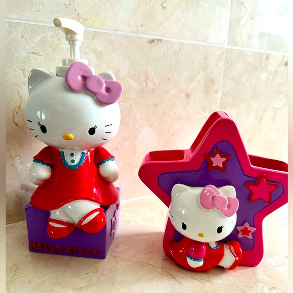 Hello Kitty Bath Hello Kitty Bathroom Soap Dispenser And Toothbrush
